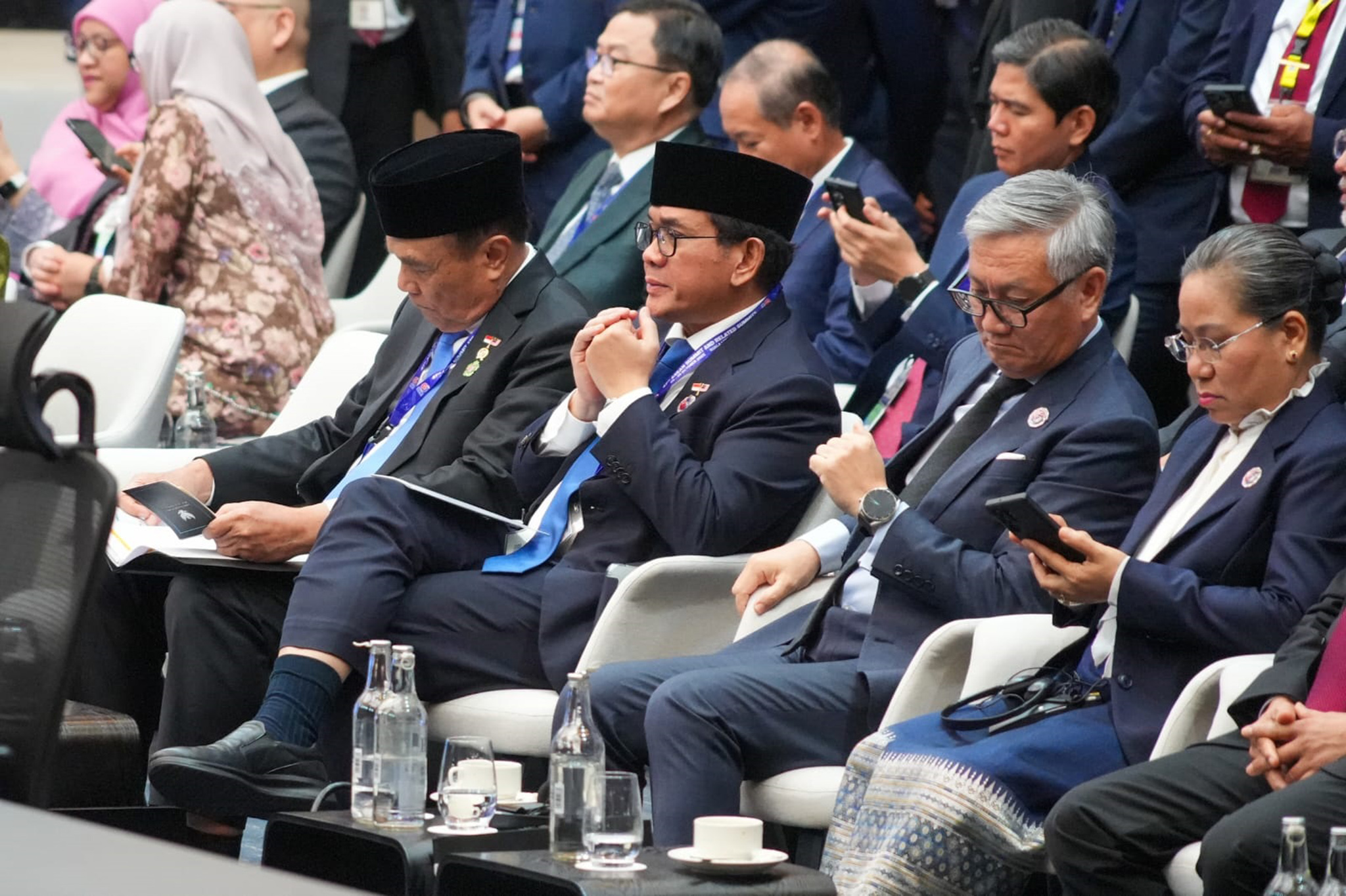 Mendag menyampaikan, pertemuan secara garis besar membahas mengenai arah kebijakan untuk memperkuat implementasi RCEP agar manfaatnya semakin nyata bagi negara anggota dan pelaku usaha. Dalam pertemuan, para Pemimpin Negara Anggota RCEP juga bertukar pandangan mengenai kondisi ekonomi regional dan global saat ini, dan membahas pentingnya penguatan RCEP melalui perluasan keanggotaan RCEP, serta pentingnya peningkatan kualitas perjanjian RCEP dengan elemen ekonomi hijau, ekonomi digital, serta kecerdasan artifisial.