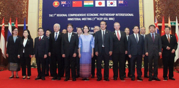 Pada kesempatan ini, Mendag RI didampingi Direktur Perundingan ASEAN selaku Alternate TNC Lead Indonesia, Donna Gultom dan Atase Perdagangan RI Bangkok.