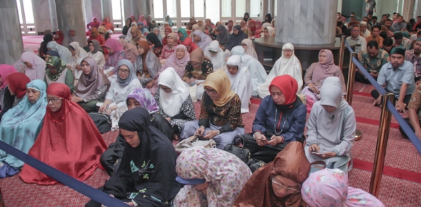 Peringatan Isra Mikraj kali ini mengusung tema "Jadikan Isra dan Mikraj sebagai Ajang Menuju Insan yang Lebih Bertakwa dalam Meningkatkan Kinerja Pegawai Kementerian Perdagangan yang Lebih Baik". 