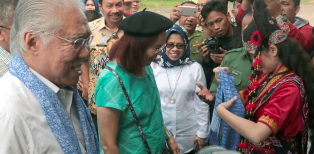 Mendag Kunjungi Centra Batik Trusmi, Cirebon