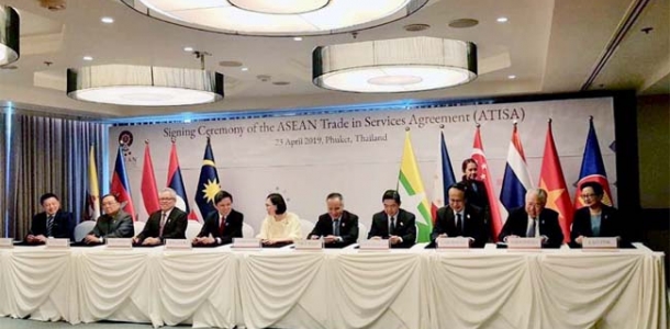 Mendag RI dan Menteri Ekonomi ASEAN Menandatangani Perjanjian ATISA dan ACIA 