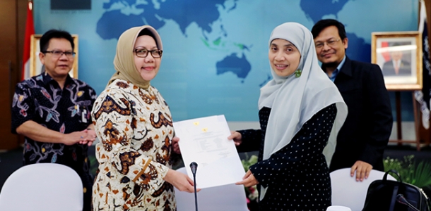 Pada waktu yang bersamaan, Inspektur Jenderal Kemendag, Srie Agustina menerima surat tugas tim BPK RI dari Kepala Auditorat II.C BPK RI, Flora Anita.