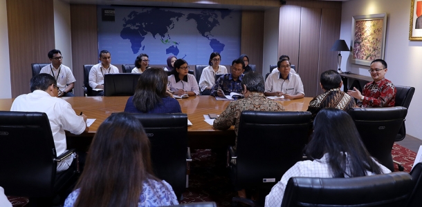 Rapat koordinasi ini turut dihadiri Direktur Jenderal Pengembangan Ekspor Nasional, Dody Edward; Direktur Jenderal Perundingan Perdagangan Internasional, Iman Pambagyo; Kepala Badan Pengembangan dan Pengkajian Perdagangan, Kasan; Direktur Pengembangan Promosi dan Citra, Tuti Prahastuti; serta perwakilan kementerian/lembaga terkait.