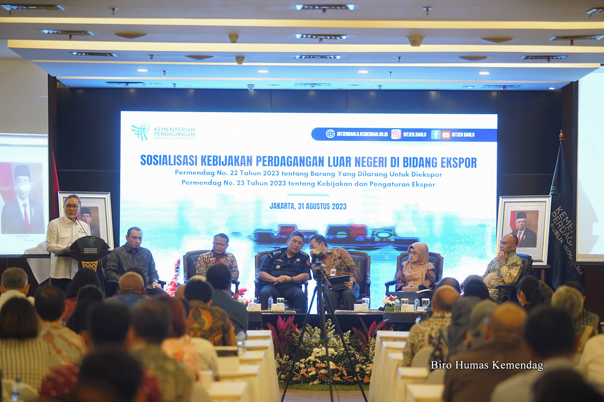 Menteri Perdagangan, Zulkifli Hasan memberikan arahan pada Sosialisasi Kebijakan Perdagangan Luar Negeri Bidang Ekspor yang diselenggarakan secara hibrida di Kantor Kementerian Perdagangan, Jakarta, Kamis (31 Agt).