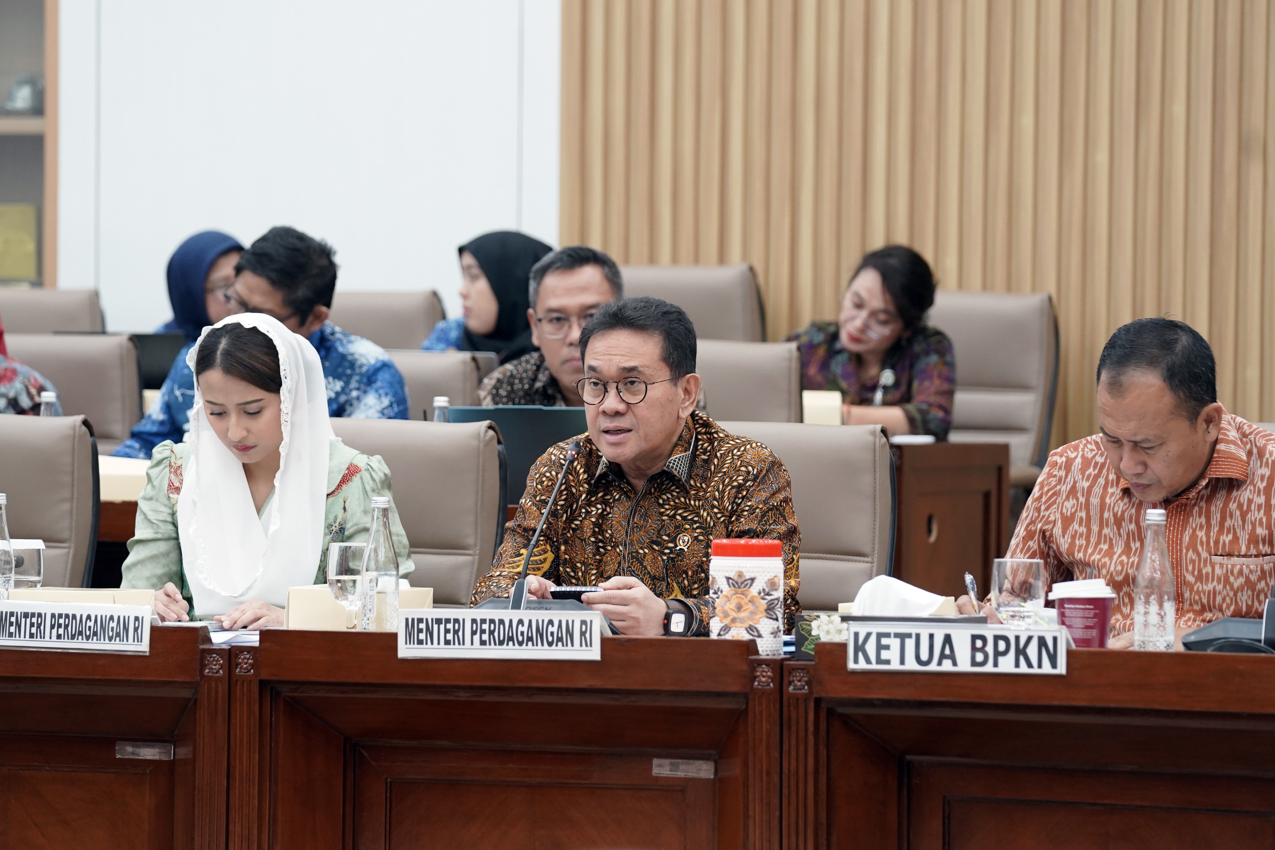 Raker dengan Komisi VI DPR RI, Mendag Busan Apresiasi Disetujuinya Pagu Anggaran Kemendag 2027
