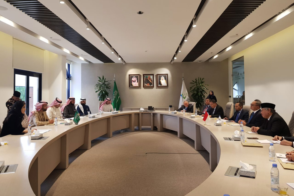 Menteri Perdagangan RI, Zulkifli Hasan melakukan pertemuan dengan Presiden Eksekutif Saudi Food and Drug Authority (SFDA), Hisham bin Saad Al-Jadhey di Riyadh, Arab Saudi, Selasa (23 Jan). Pertemuan tersebut merupakan bagian dari kegiatan misi dagang ke Arab Saudi yang dilaksanakan pada 21—23 Januari 2022.