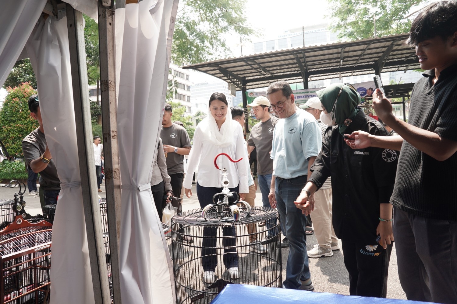 Melodi di Balik Jeruji: Saat Sangkar Lokal Jadi Mahakarya Ekonomi Rakyat