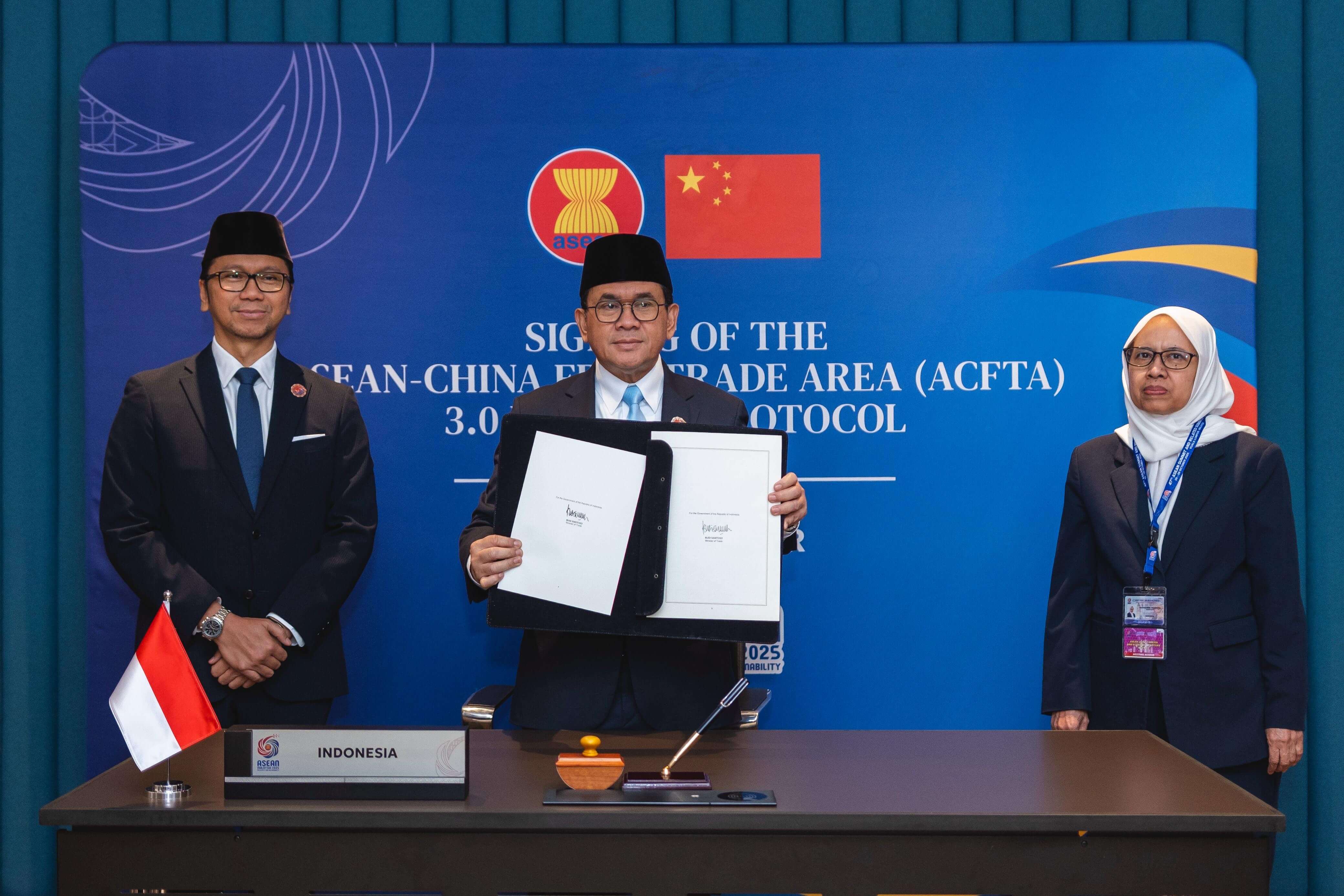 Pada kesempatan tersebut, Mendag menegaskan kembali dukungan penuh Indonesia terhadap peningkatan perjanjian ACFTA. ACFTA merupakan perjanjian perdagangan paling awal yang dimiliki ASEAN dengan mitra eksternal sehingga diperlukan peningkatan untuk menyesuaikan perkembangan dan solusi bagi tantangan perdagangan modern.