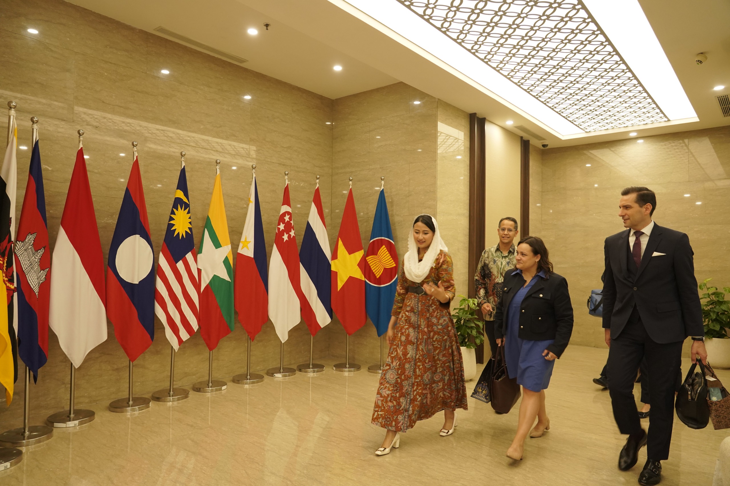 Turut mendampingi, Direktur Pengembangan Ekspor Jasa dan Produk Kreatif, Ari Satria; dan Direktur Perundingan Perdagangan Jasa dan Perdagangan Melalui Sistem Elektronik, M Rizalu Akbar.