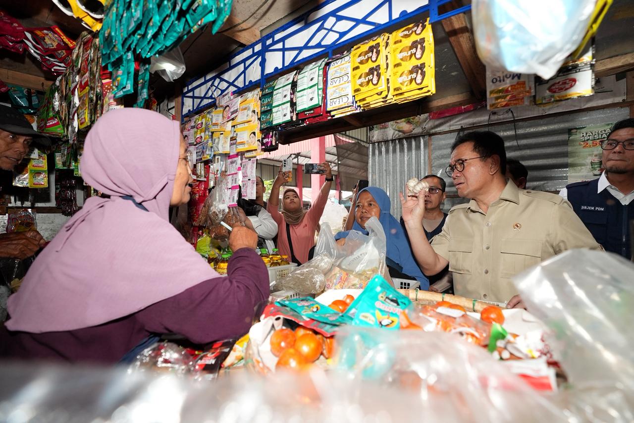Kunjungi Pasar Cuplik Sukoharjo,  Mendag Busan Pastikan Harga dan Pasokan Stabil Jelang Ramadan