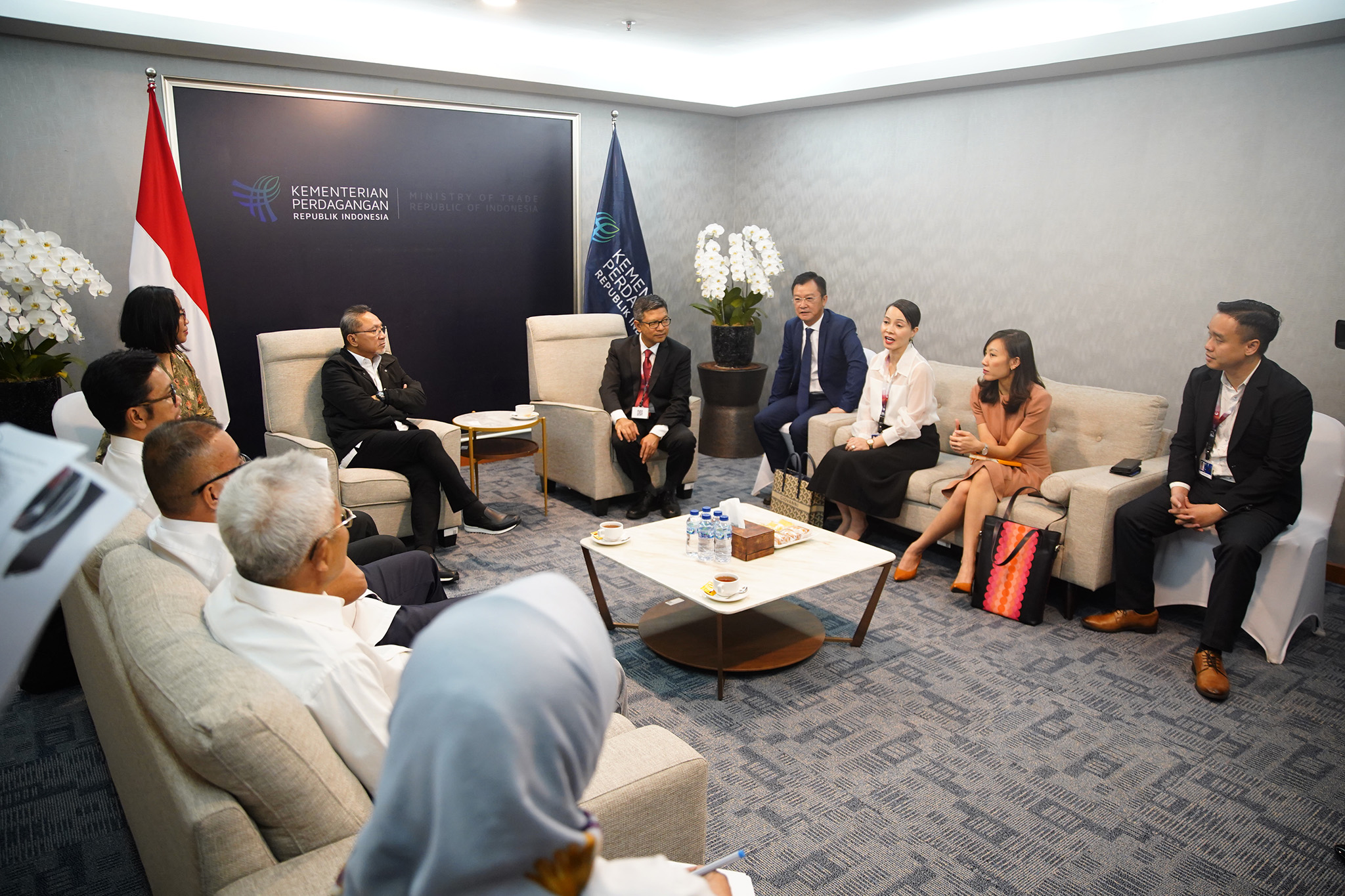 Menteri Perdagangan, Zulkifli Hasan menerima kunjungan Vingroup/VinFast Vietnam di Kantor Kementerian Perdagangan, Jakarta, Senin (4 Sep).
