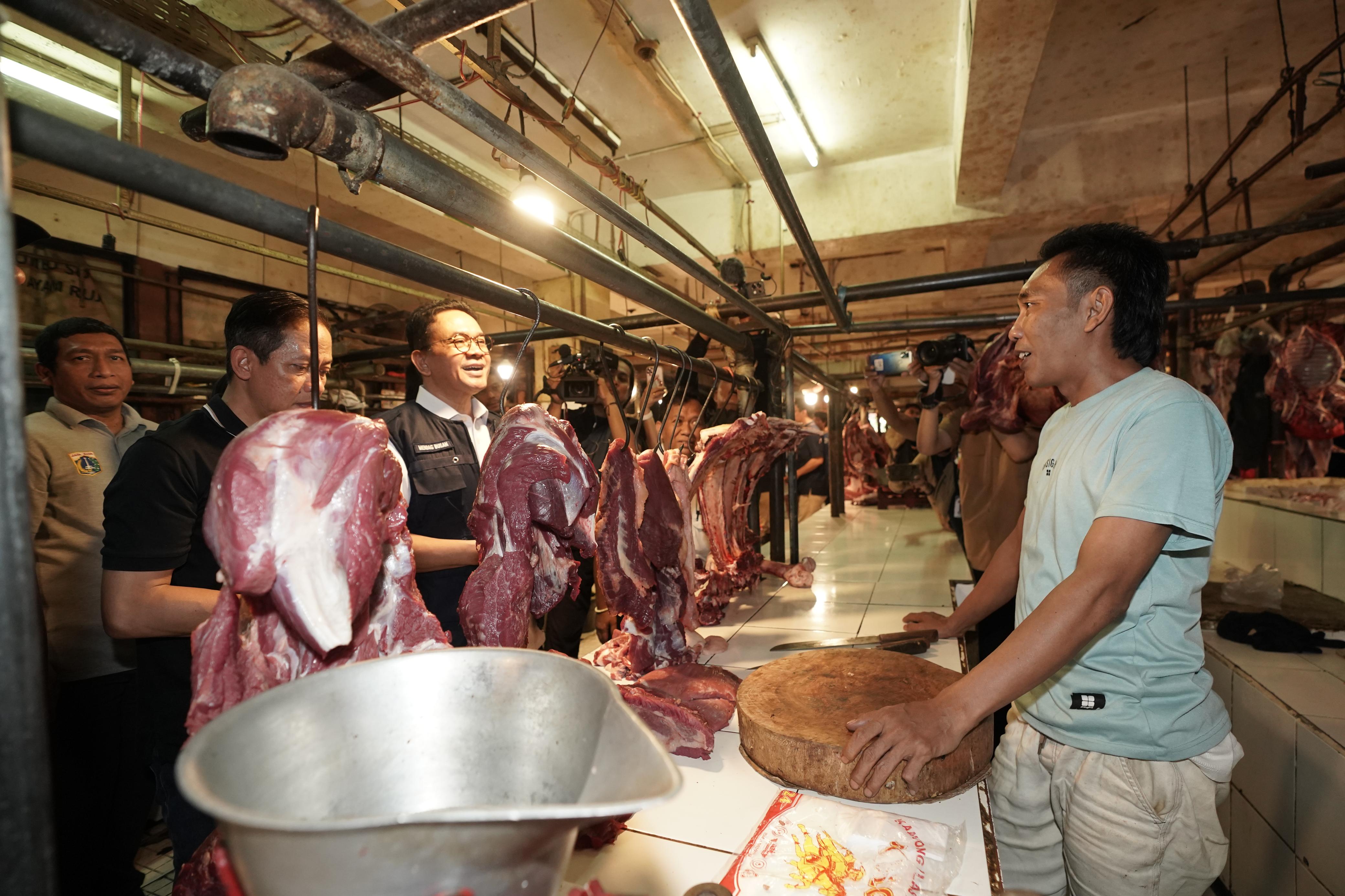 Sinergi Mendag Busan dan Menteri LH: Gelar Korve dan Tinjau Bapok di Pasar Kramat Jati