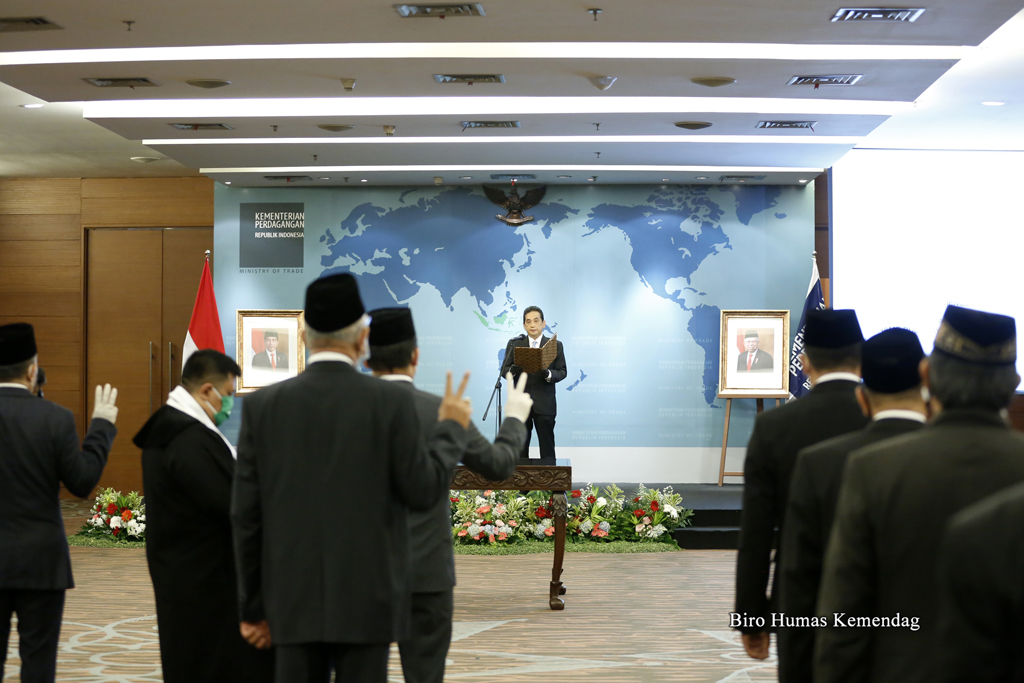 Pelantikan Anggota Badan Perlindungan Konsumen Nasional (BPKN ...
