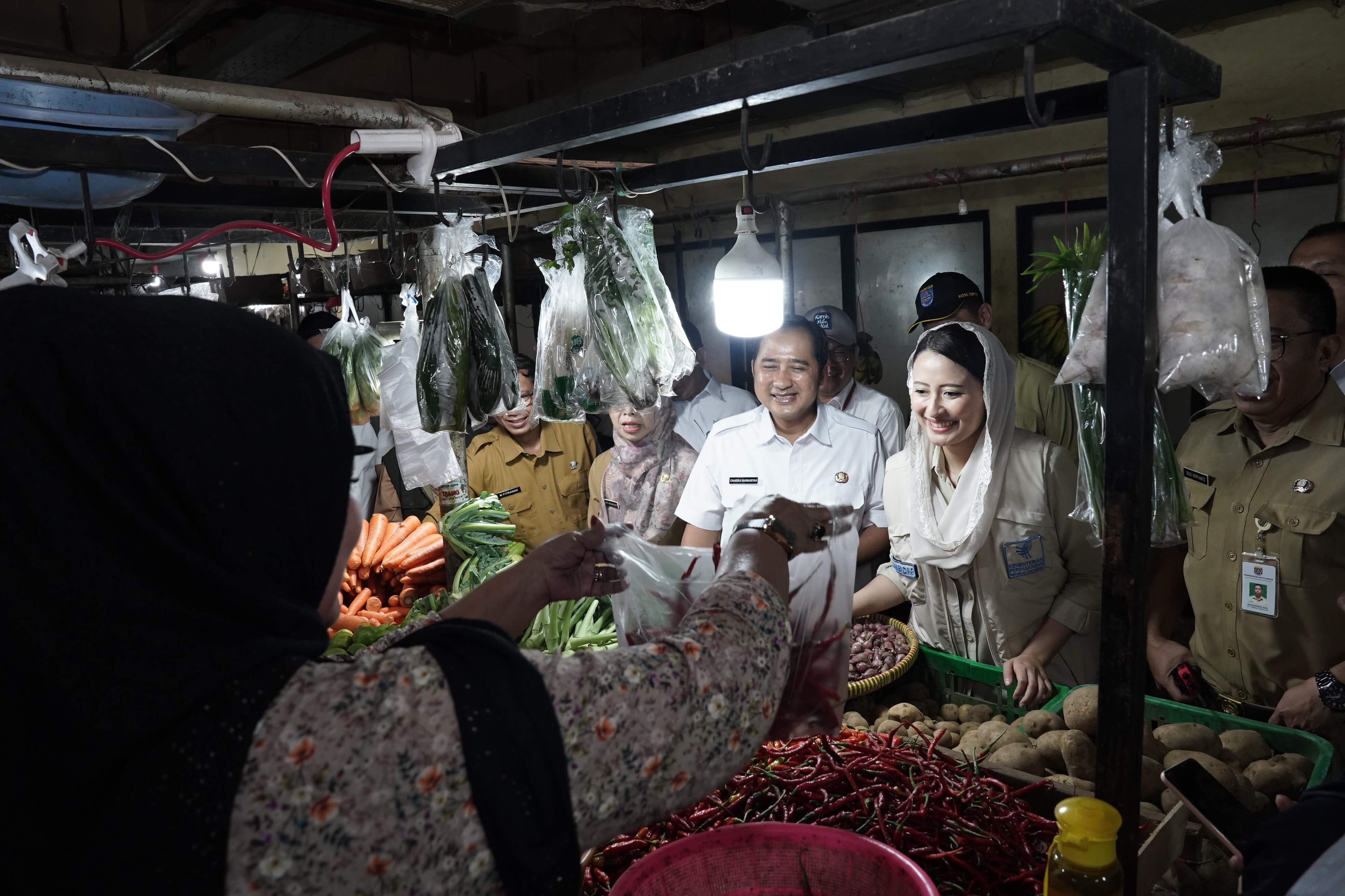 Wamendag Tinjau Harga dan Stok Bapok di Pasar Cisalak Depok