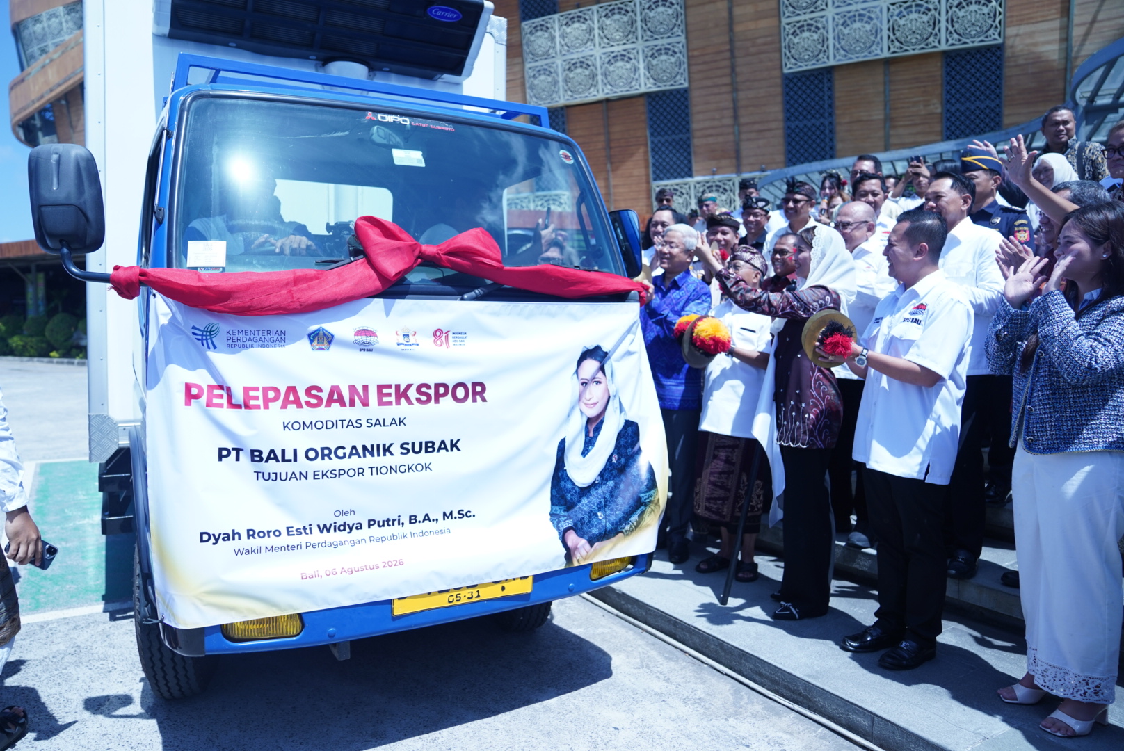 Tindak Lanjuti Misi Dagang Shanghai, Wamendag Roro Lepas Ekspor Salak ke Tiongkok