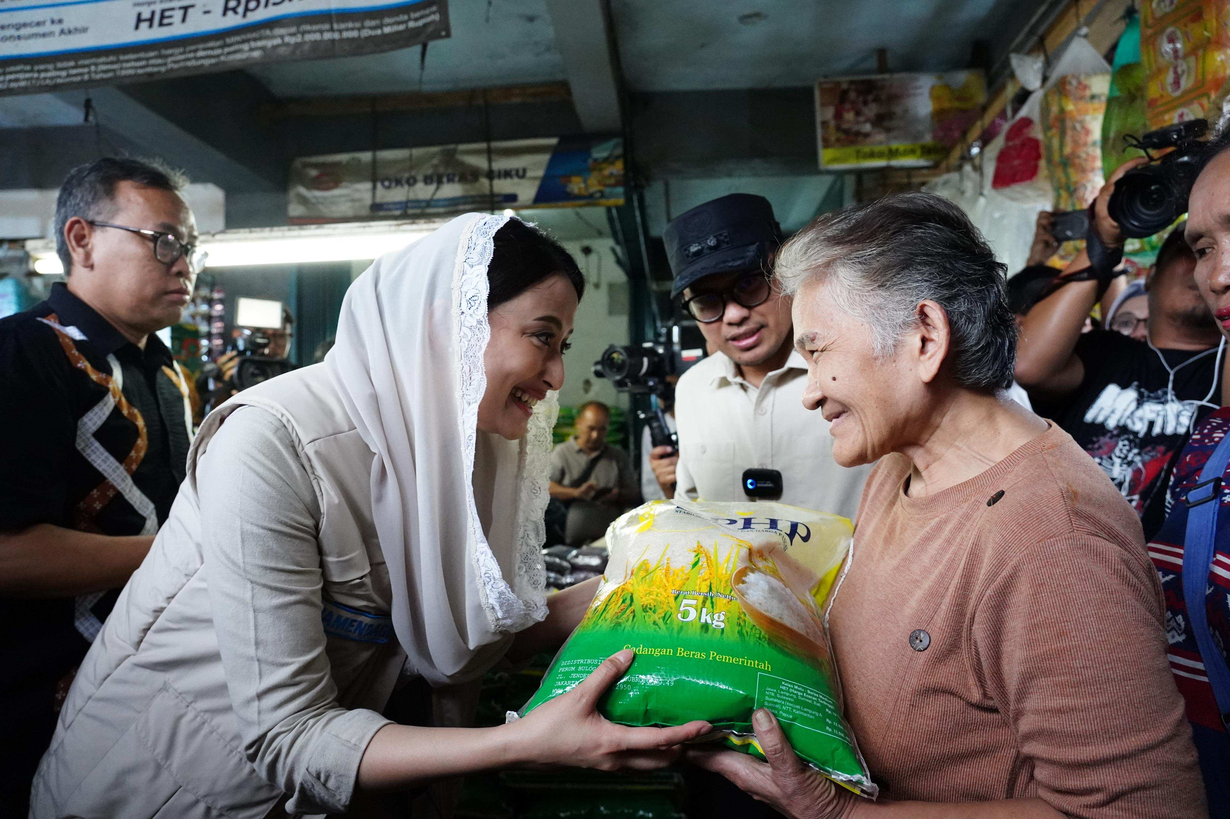 Wamendag Tinjau Harga dan Ketersediaan Bapok di Pasar Ciputat, Tangerang Selatan