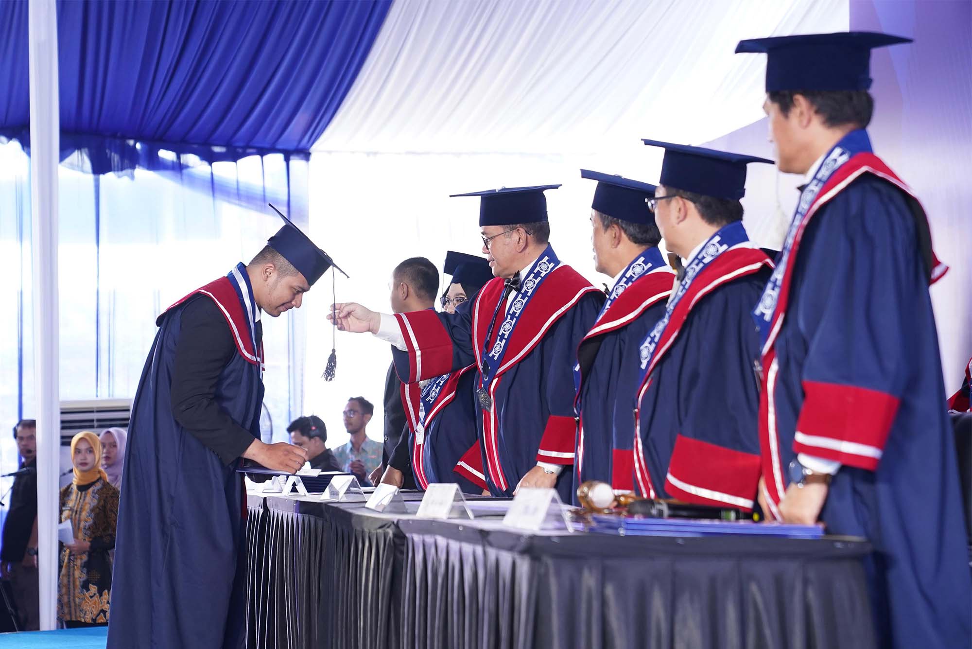 Mendag pada Wisuda ke-7 Akademi Metrologi dan Instrumentasi