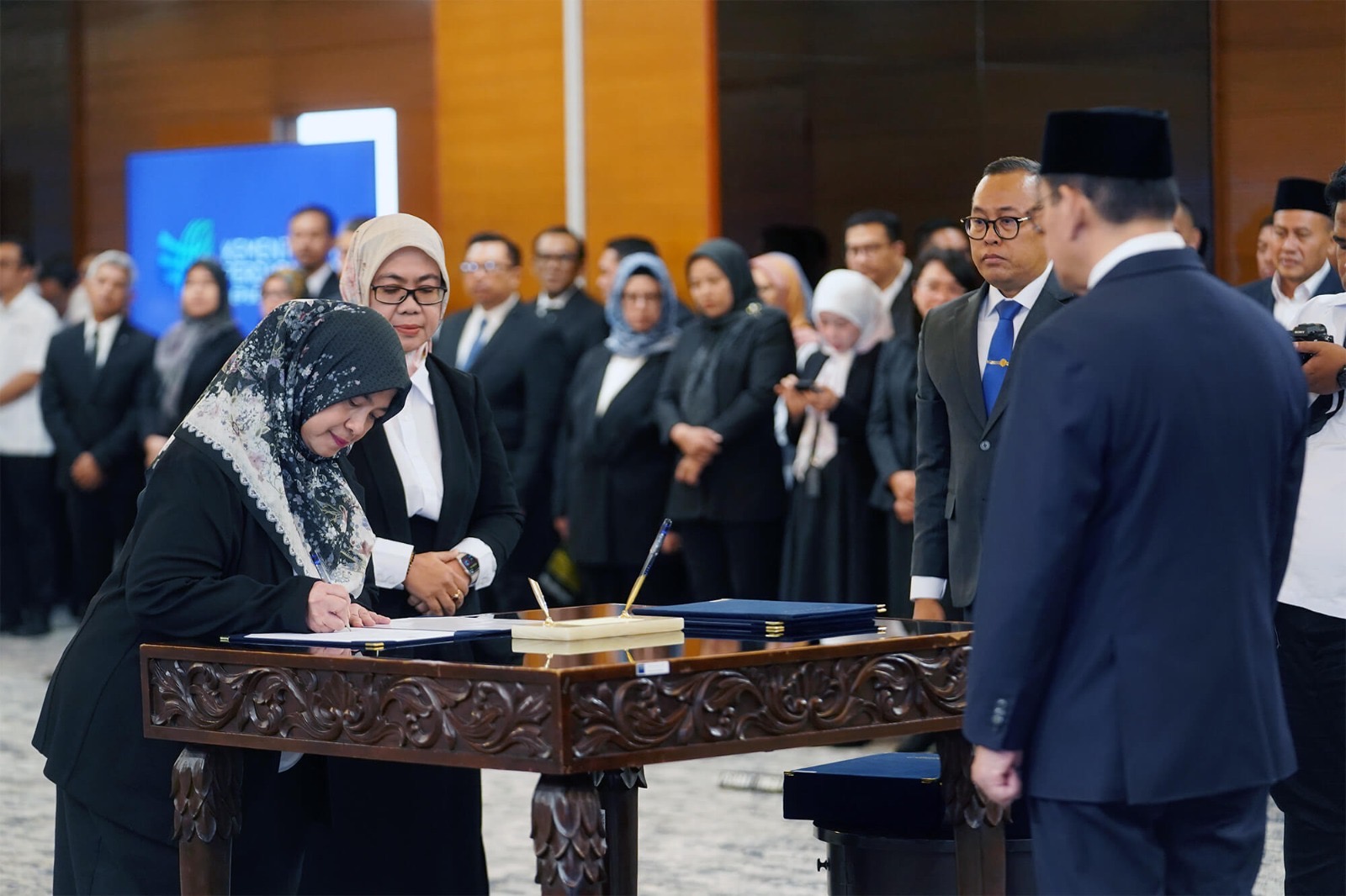 Penyegaran Layanan Bidang Perdagangan, Mendag Busan Lantik 22 Pejabat Kemendag