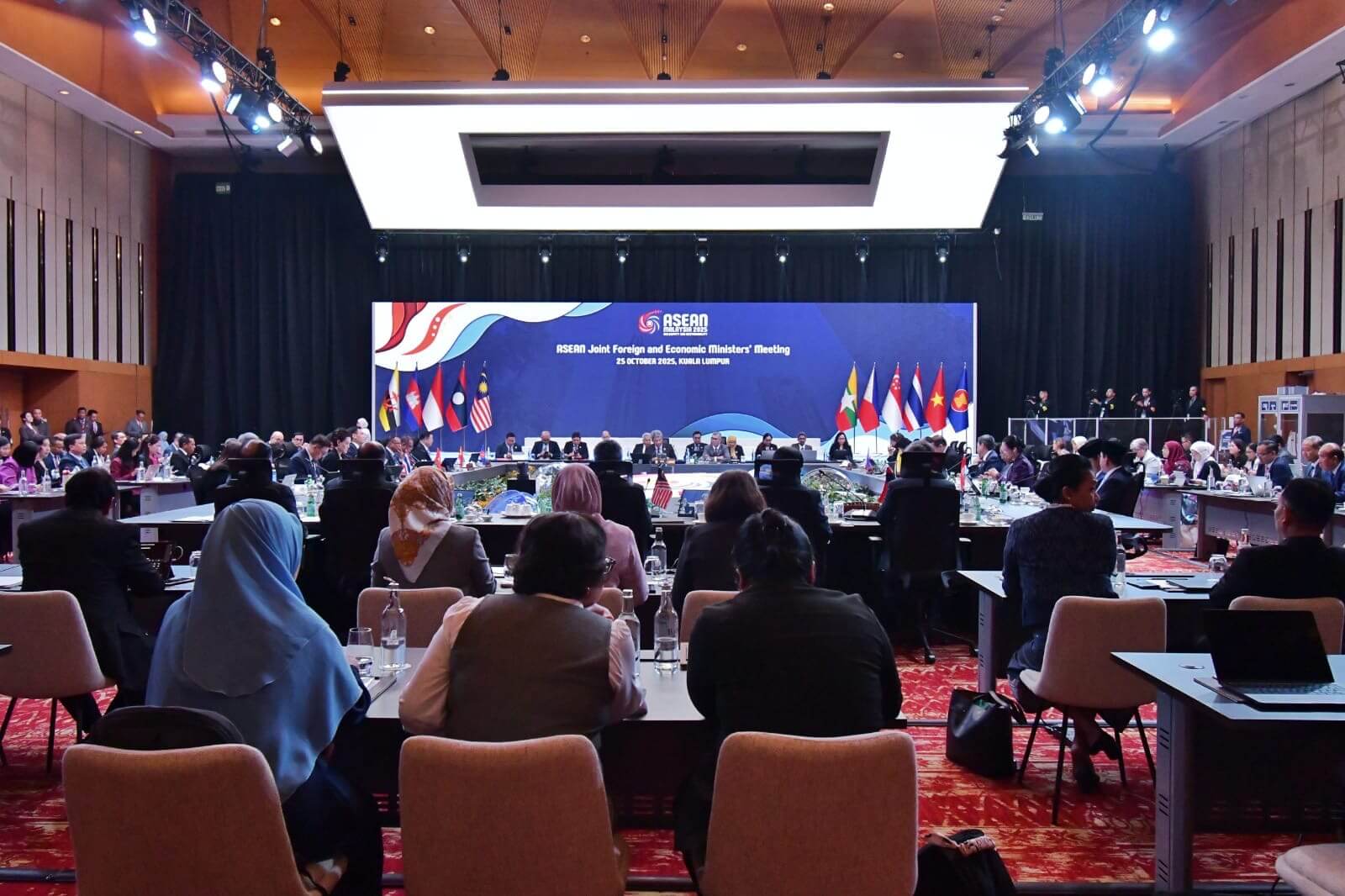 Mendag menegaskan, Indonesia berkomitmen untuk berperan aktif dalam memperkuat koordinasi lintas pilar di ASEAN serta menindaklanjuti rekomendasi yang dihasilkan, sehingga meningkatkan kapasitas ASEAN untuk beradaptasi dan merespons lanskap global yang terus berubah.