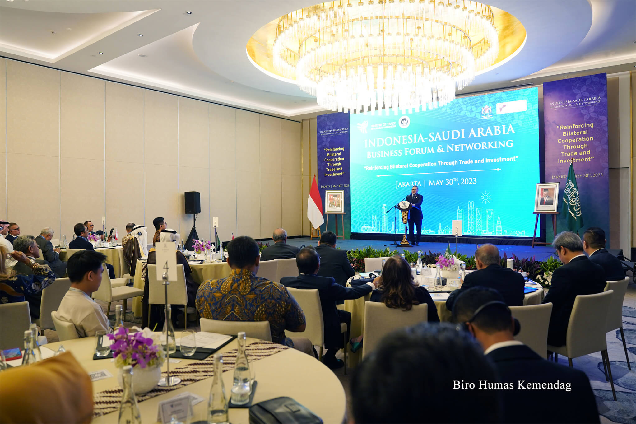 Forum Bisnis Online di Arab: Peluang dan Tantangan di Pasar Digital yang Berkembang Pesat