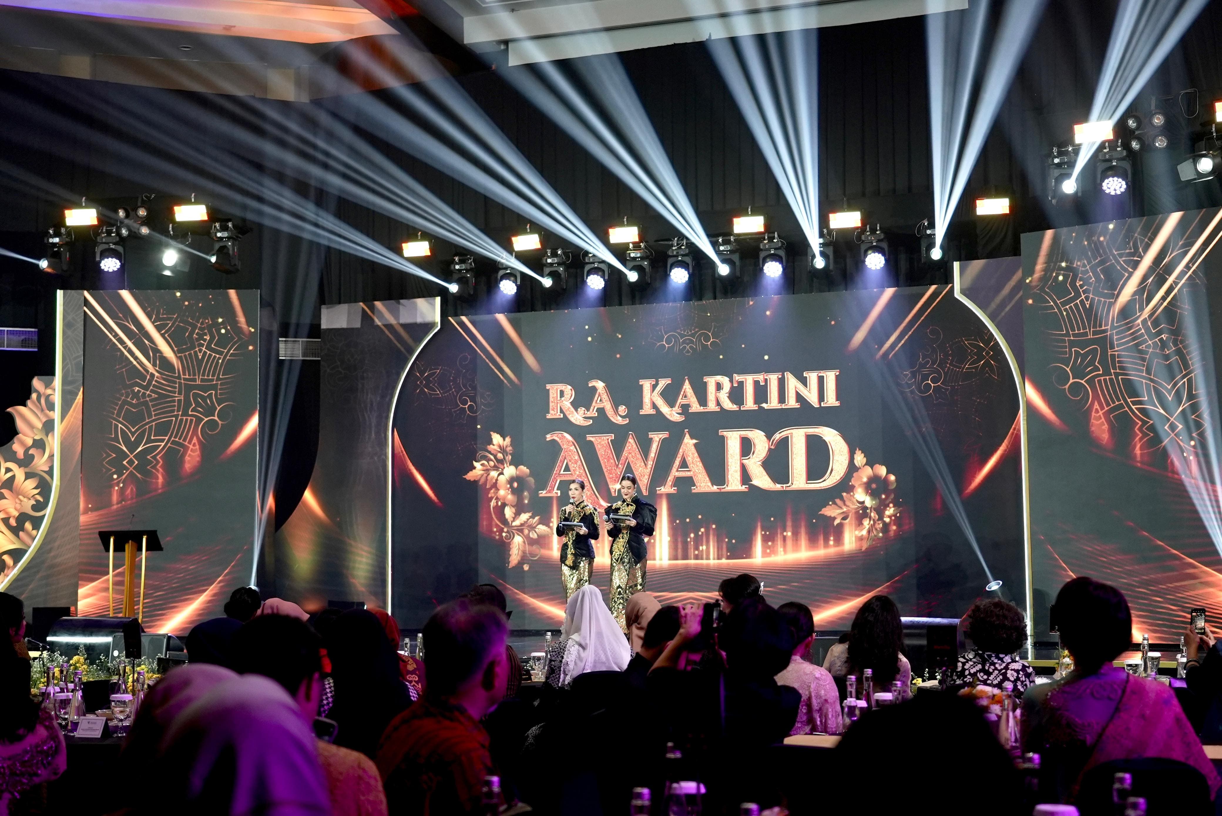 Wamendag pada RA Kartini Awards 2025