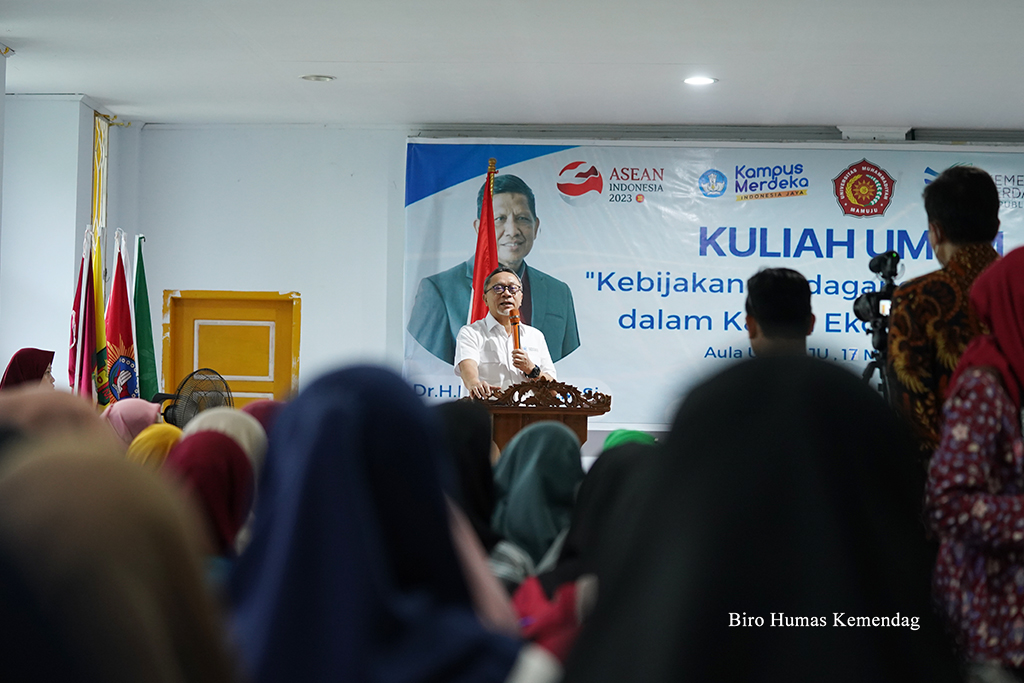 Menteri Perdagangan, Zulkifli Hasan memberikan kuliah umum dengan tema "Kebijakan Indonesia dalam Kancah Ekonomi Global" di Universitas Muhammadiyah Mamuju, Sulawesi Barat, Jumat (17 Sep).