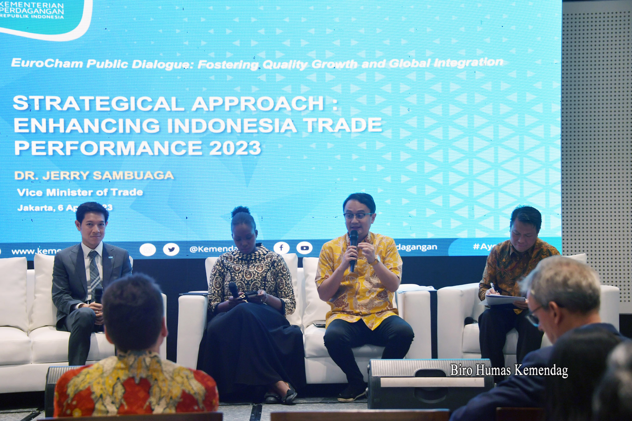 Wakil Menteri Perdagangan, Jerry Sambuaga menjadi panelis pada Dialog Publik EuroCham Indonesia dengan tema “Fostering Quality Growth and Global Integration” yang berlangsung di World Trade Center, Jakarta, Kamis (6 Apr).