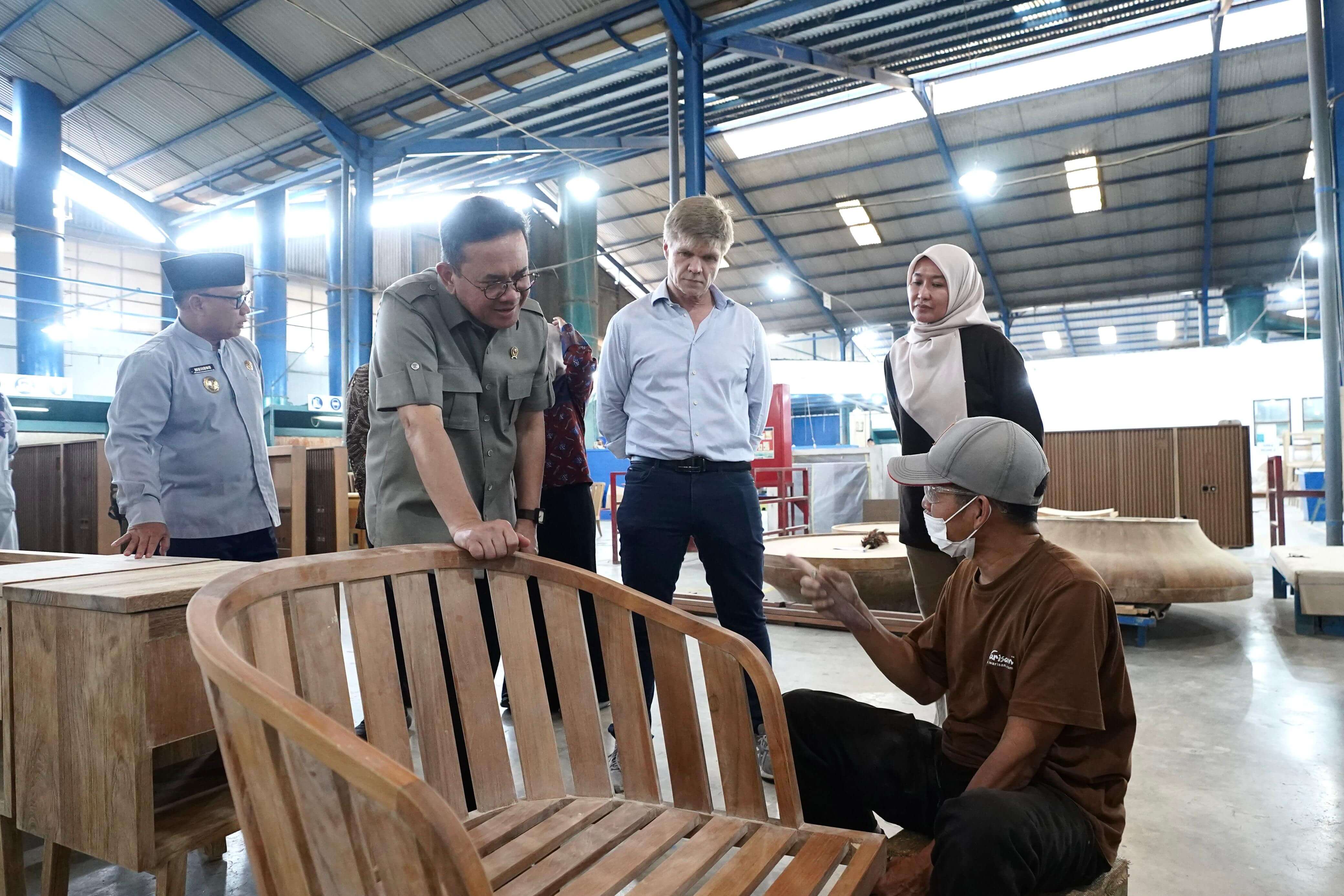 Mendag Kunjungi Pelaku Usaha Furnitur PT Warisan Eurindo