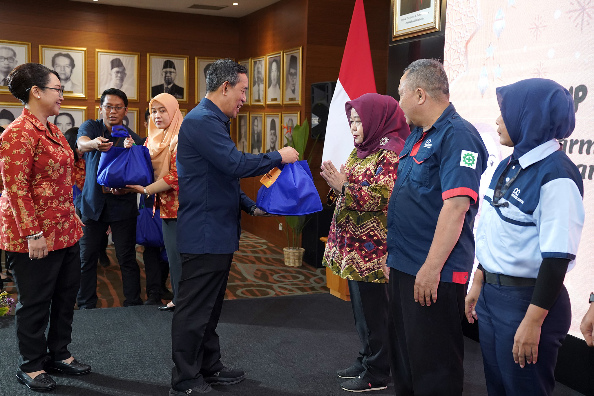 Bakti Sosial Dharma Wanita Persatuan Kementerian Perdagangan