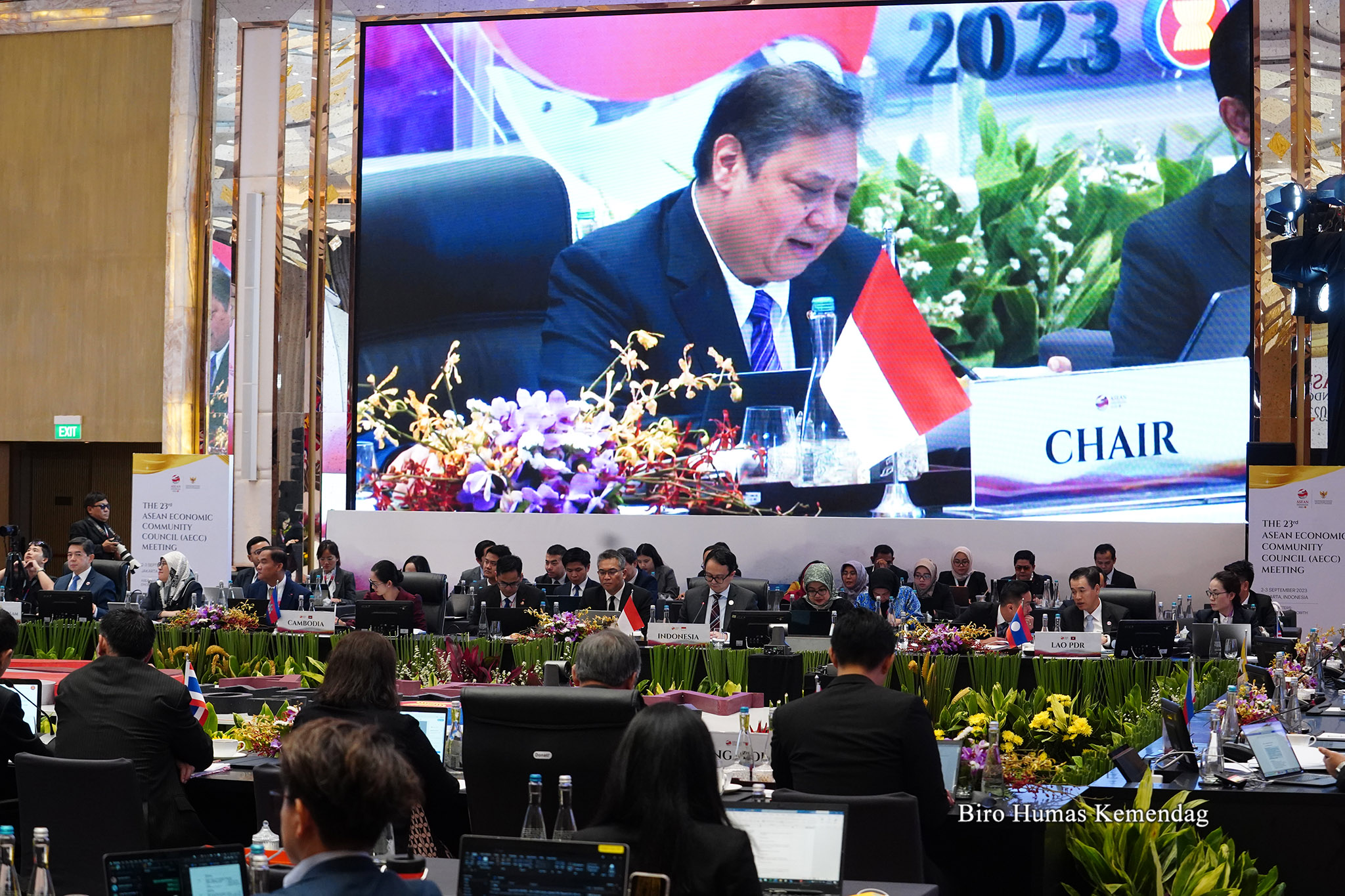 Wamendag Jerry menambahkan, para Menteri Ekonomi ASEAN juga mendorong agar lima capaian di pilar ekonomi yang belum tercapai bisa diselesaikan pada akhir tahun ini. Selain itu, para menteri perlu mendiskusikan berbagai isu cross-cutting dan isu-isu baru yang saat ini menjadi tantangan global.