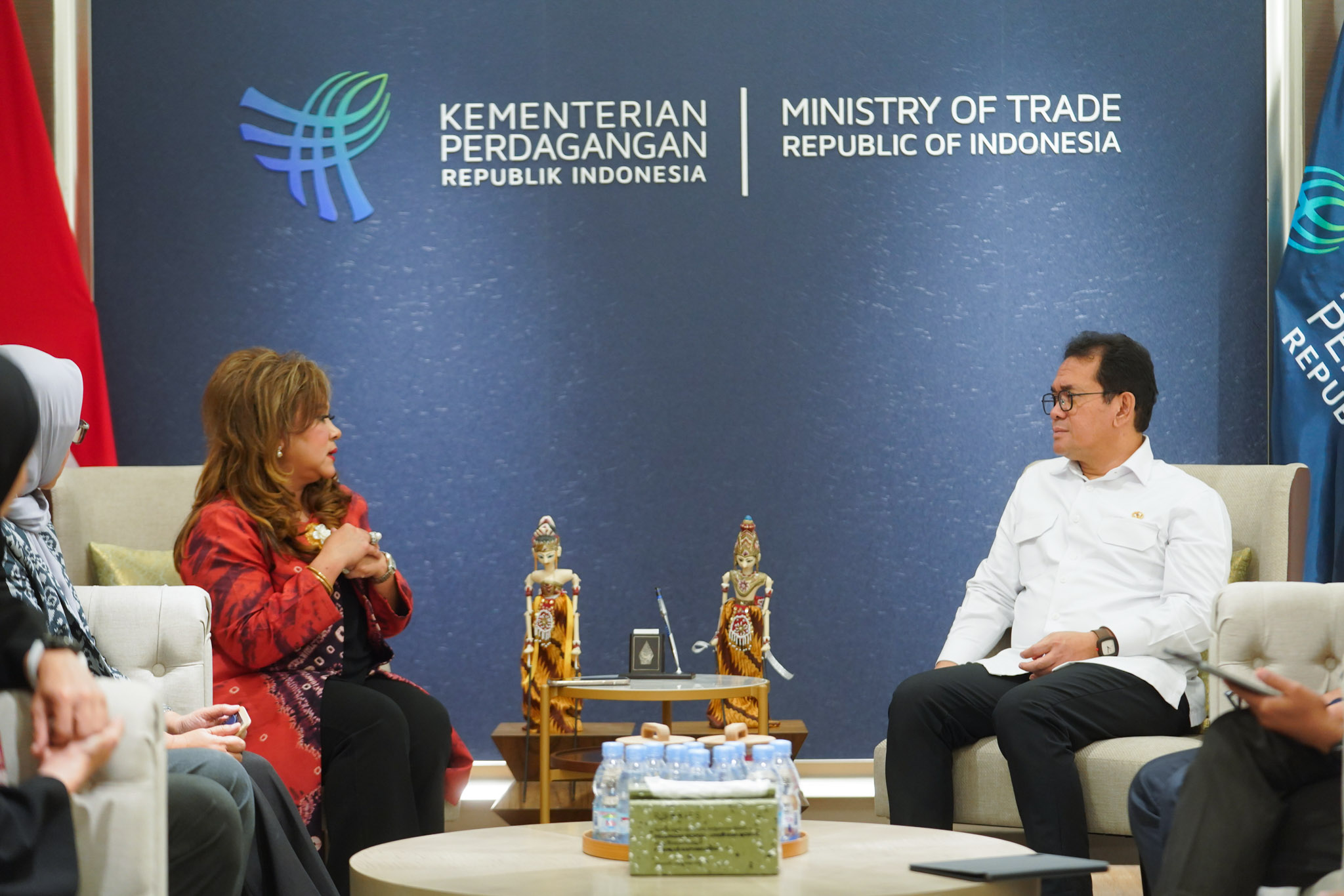 Perkembangan Bisnis Online Indonesia: Dari Era Awal Hingga Menjadi Raksasa Digital