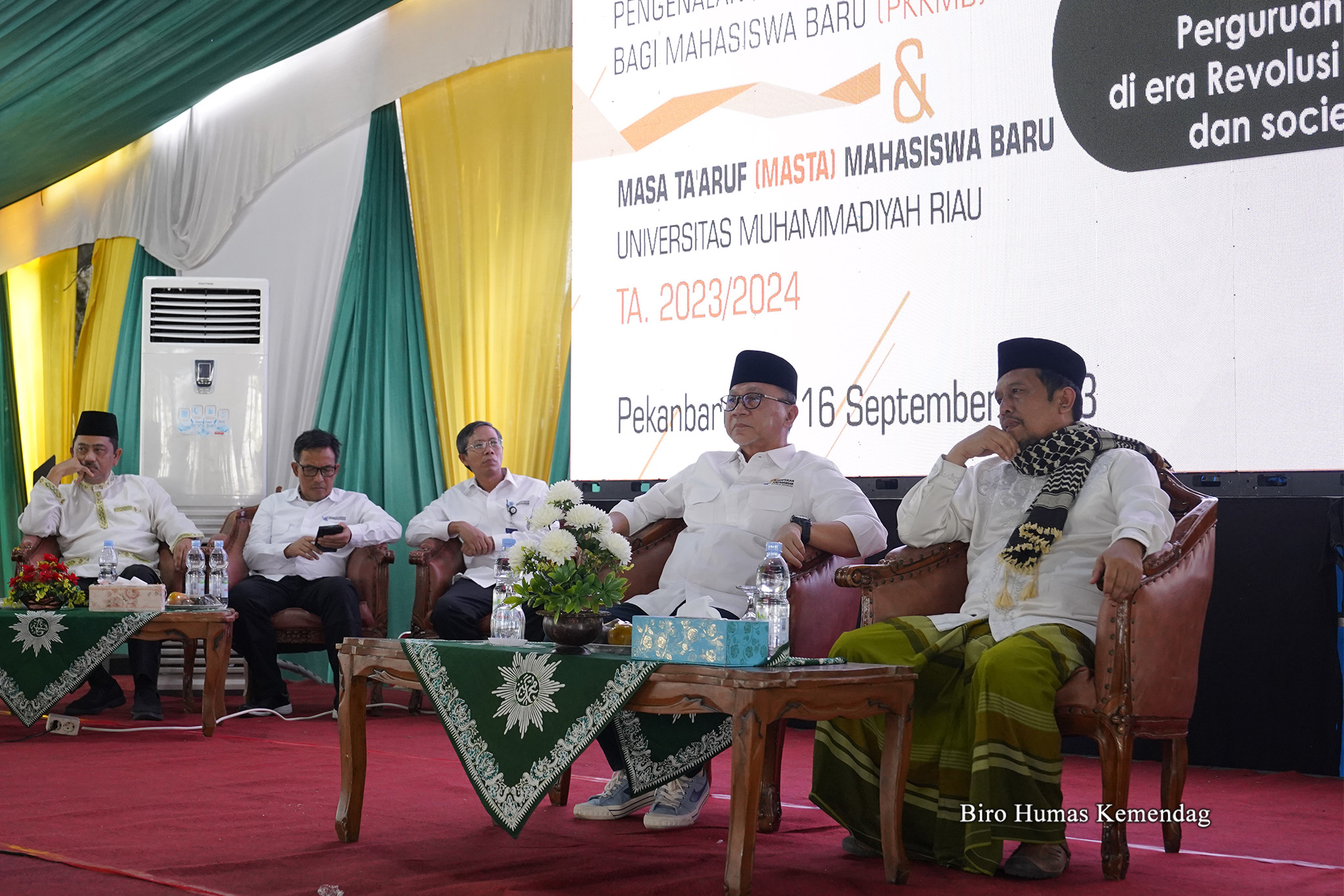 Mendag juga mengajak mahasiswa Universitas Muhammadiyah Riau untuk bisa memberikan kontribusi pada pertumbuhan ekonomi dan ilmu pengetahuan di tengah keberagaman yang ada di Indonesia.