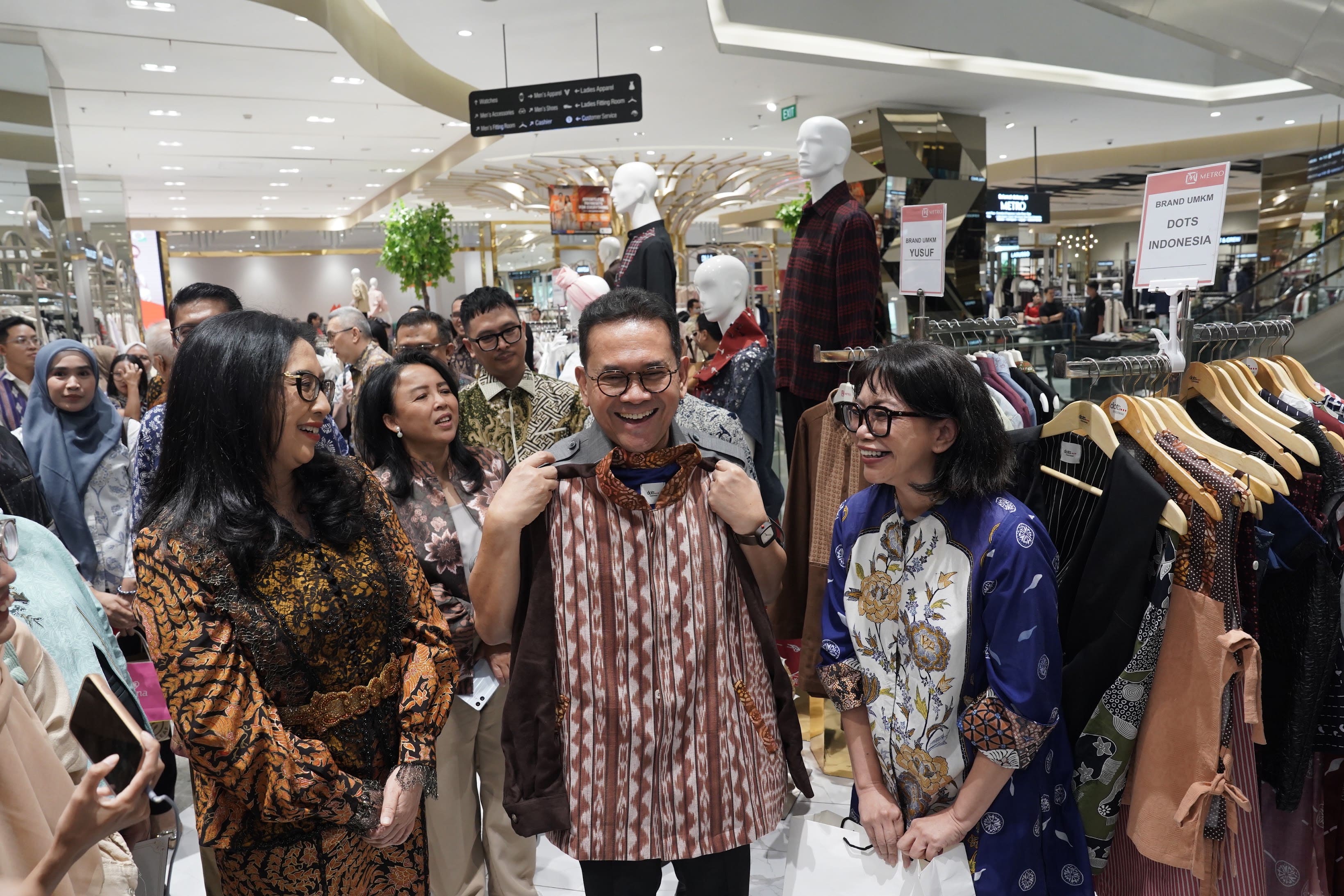 Jejak Wastra Dots Indonesia, Dari Kurasi Kemendag Menembus Etalase Ritel Modern