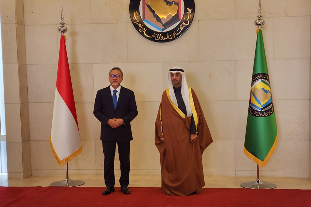 Menteri Perdagangan, Zulkifli Hasan melakukan pertemuan dengan Sekretaris Jenderal Dewan Kerja Sama Negara-negara Arab Teluk (Gulf Cooperation Council/GCC), Nayef Falah M Al-Hajraf di Riyadh, Arab Saudi, Senin (23 Jan).