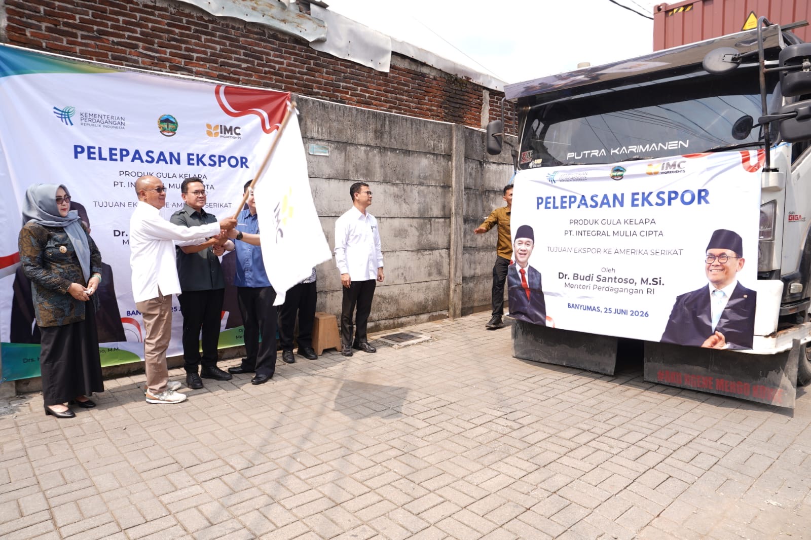 Dorong Peningkatan Komoditas Ekspor Daerah, Mendag Busan Lepas Ekspor Gula Kelapa Banyumas ke AS