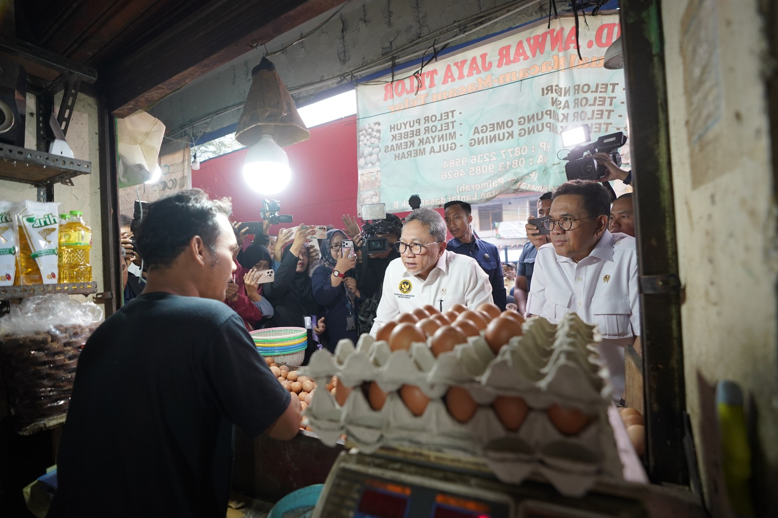 Mendag Busan Dampingi Menko Pangan ke Pasar Palmerah, Pastikan Stabilitas Harga dan Ketersediaan Bapok