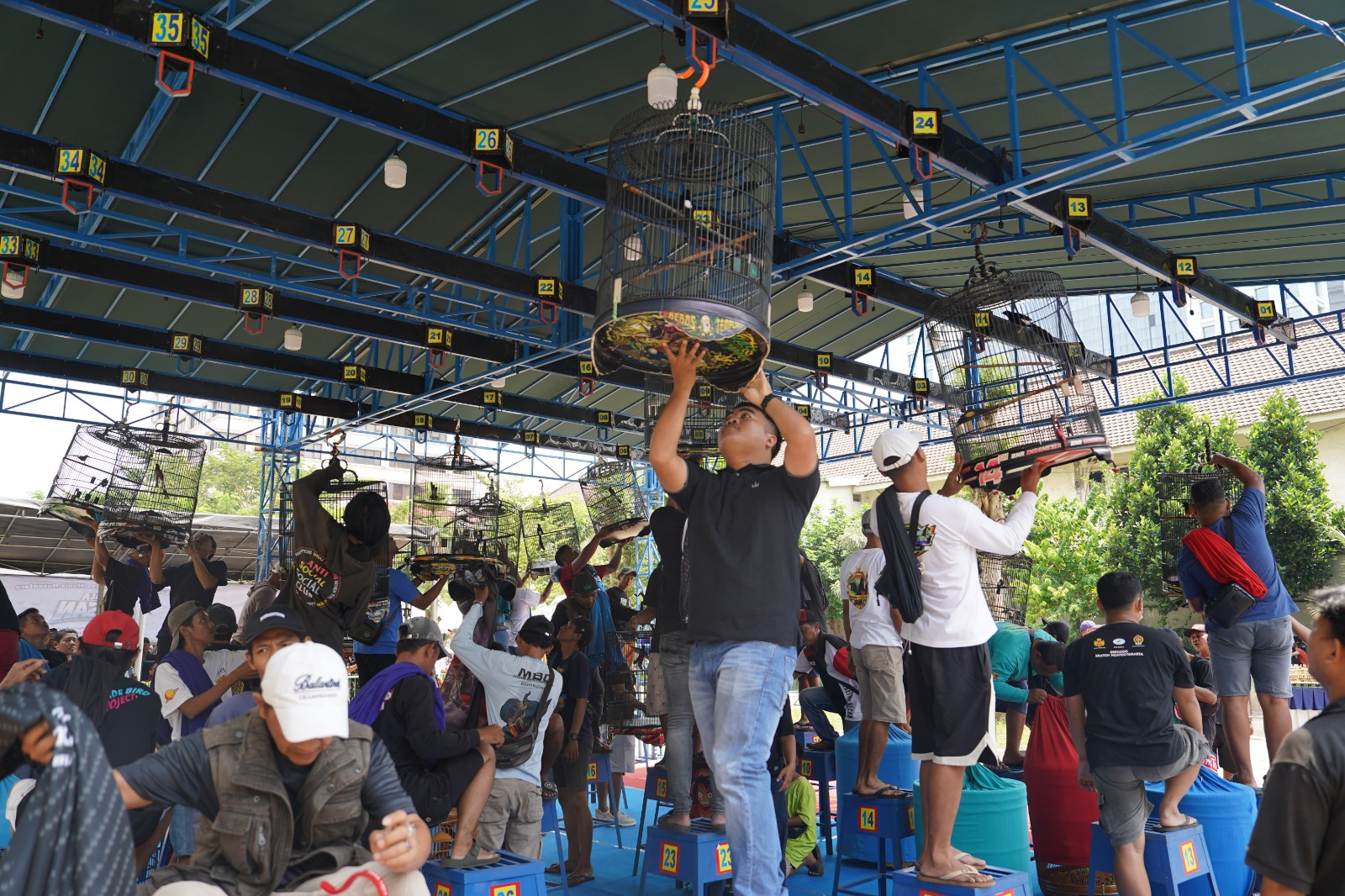 Dorong Pertumbuhan Ekonomi melalui Komunitas Hobi, Mendag Busan Buka Lomba Burung Berkicau dan Festival UMKM