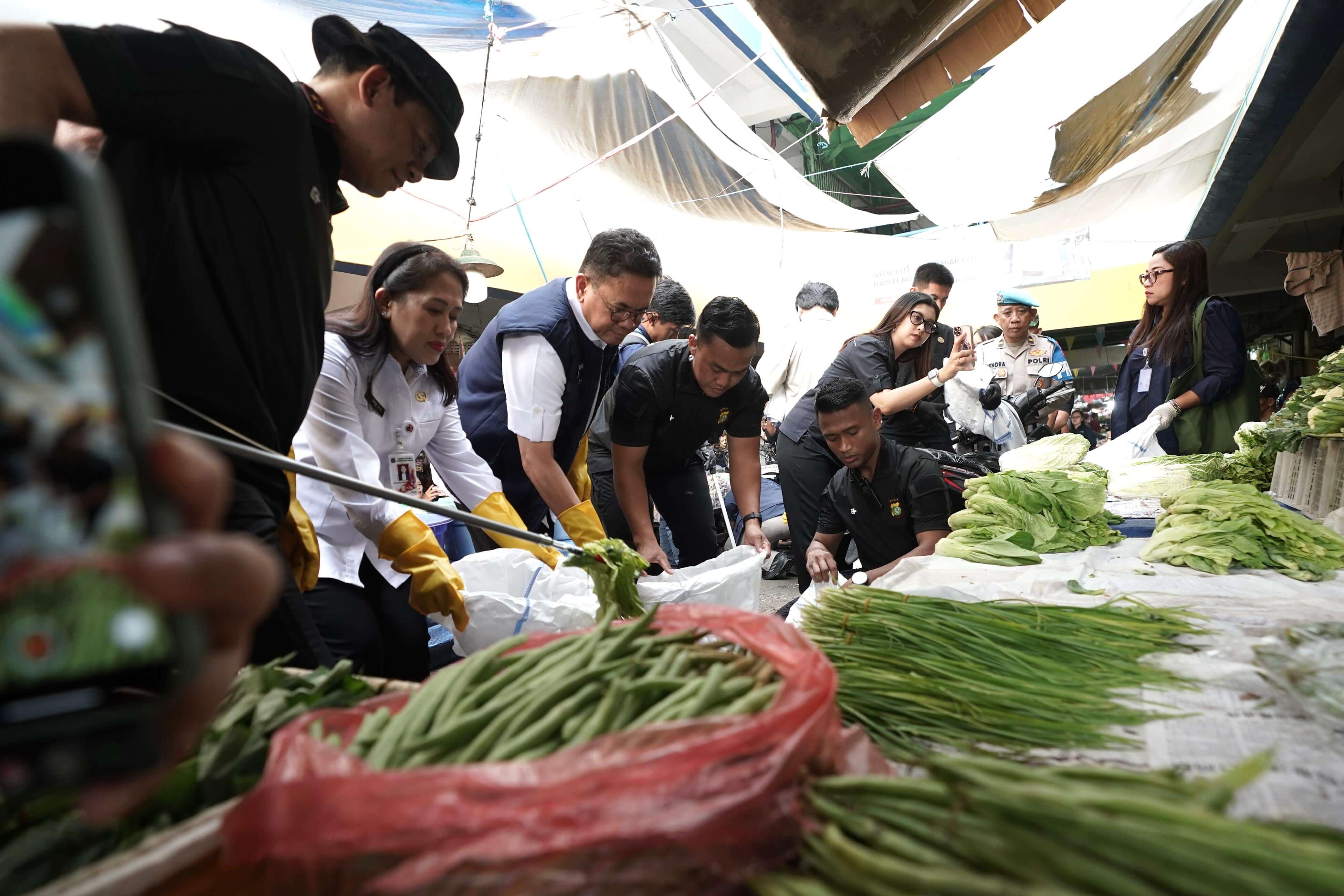 Mendag dan MenLHK Kunjungi Pasar Kramat Jati Jakarta