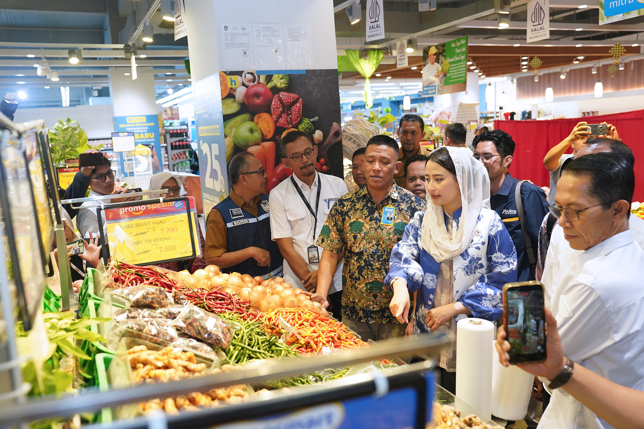 Wamendag Tinjau Harga dan Stok Bapok di Ritel Modern Hypermart Nagoya Hill Batam