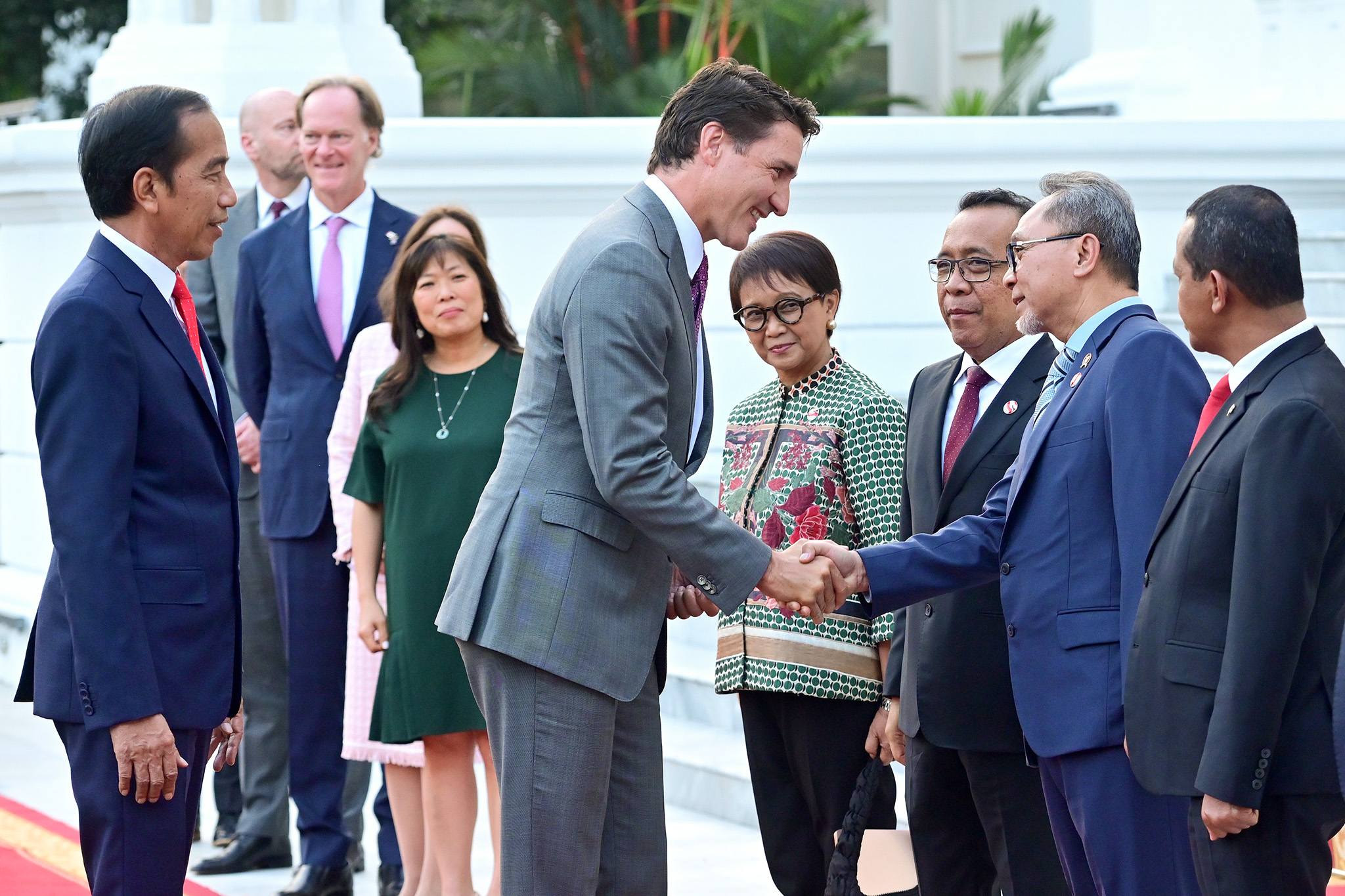 Menteri Perdagangan RI, Zulkifli Hasan mendampingi Presiden RI, Joko Widodo bertemu dengan Perdana Menteri Kanada, Justin Trudeau di Istana Merdeka, Jakarta, Selasa (5 Sep).  (Foto: Humas Setkab)