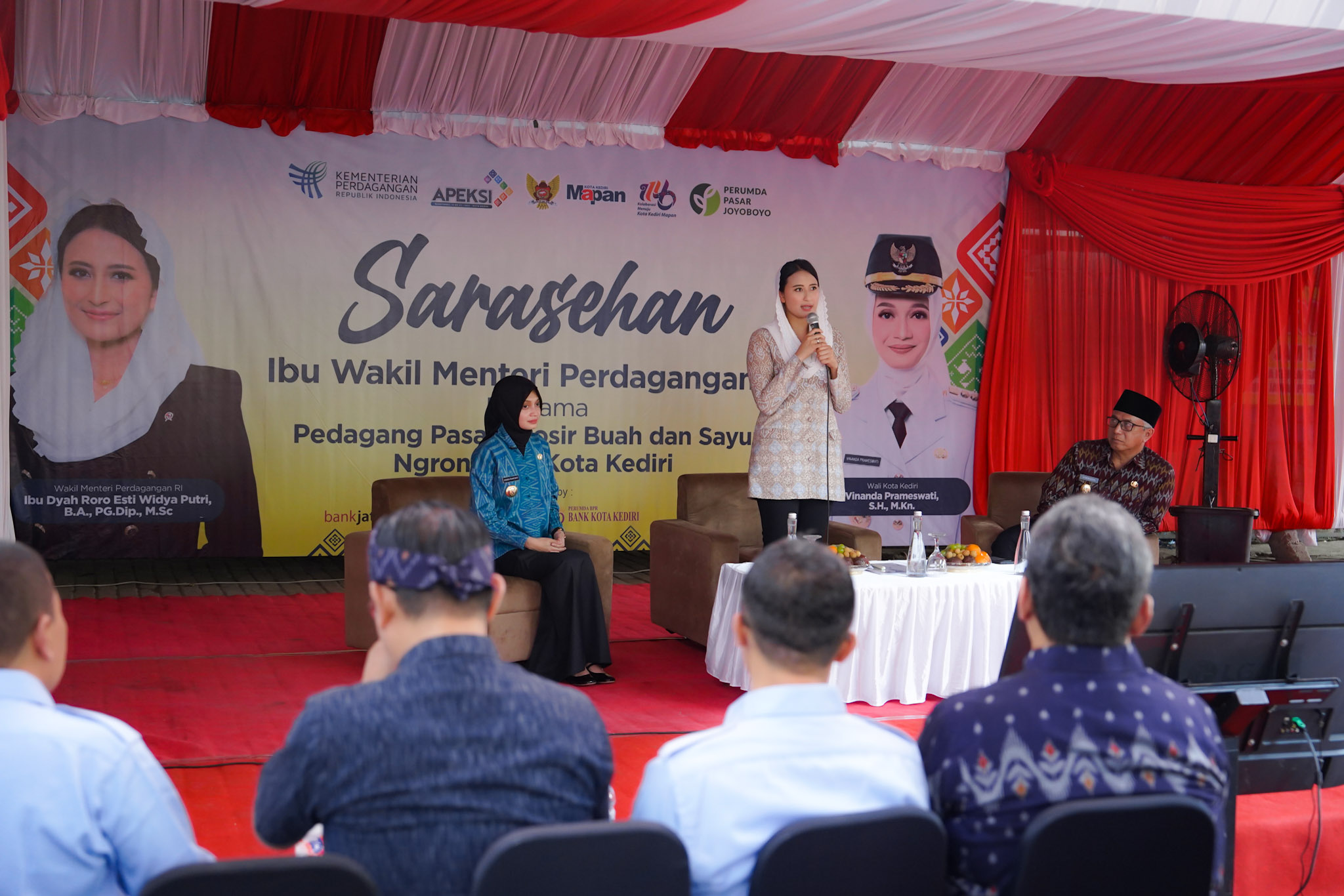 Sarasehan Wamendag Bersama Pedagang di Pasar Ngronggo, Kediri